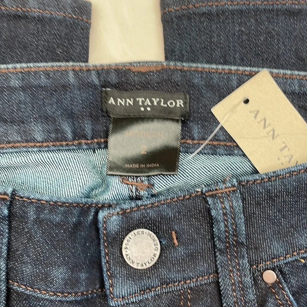 NWT Ann Taylor Mod Straight Mid Rise Dark Wash Jeans Sz 2 - Picture 2 of 5